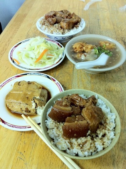 還有土魠魚羹 滷豆腐 滷白菜
