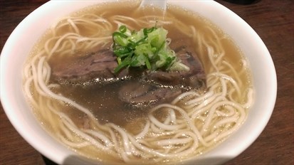湯頭很清爽,還可以加湯,肉質也很嫩,很適合小朋友吃