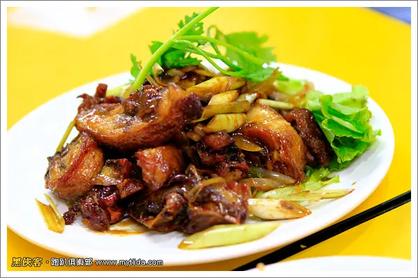 香茅炒鸡.香茅入味扑鼻～ 鸡肉的肉质超扎实～腿肉快炒.