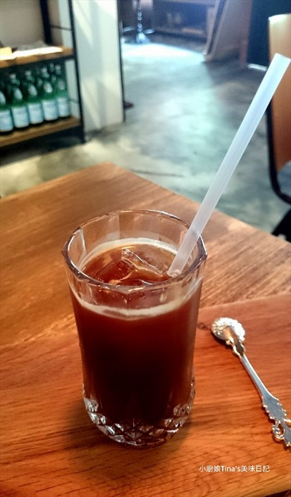 帶有酸味的純黑咖啡