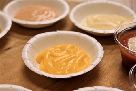 液体起司酱 - 液体起司酱伴随著浓郁的起司香气.