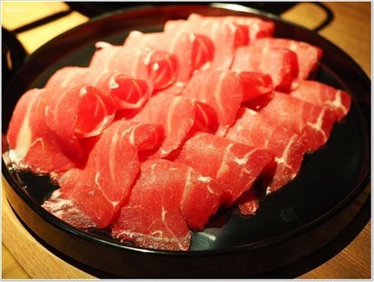 另一份肉品我们选择了梅花牛肉($288),片数还蛮多片的.