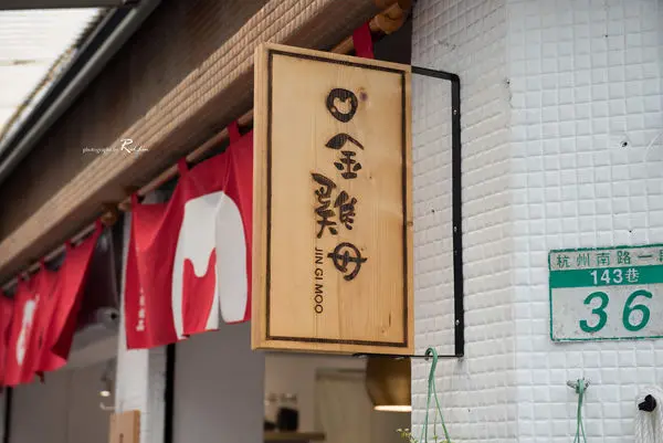 择日不如状日,趁著炎热的夏季,小胡子也带著芝芝小姐来一探究竟!