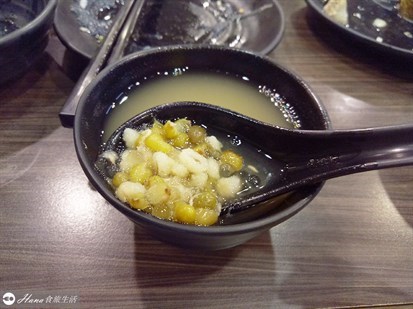 餐后店家会附赠一碗 绿豆薏仁西米露